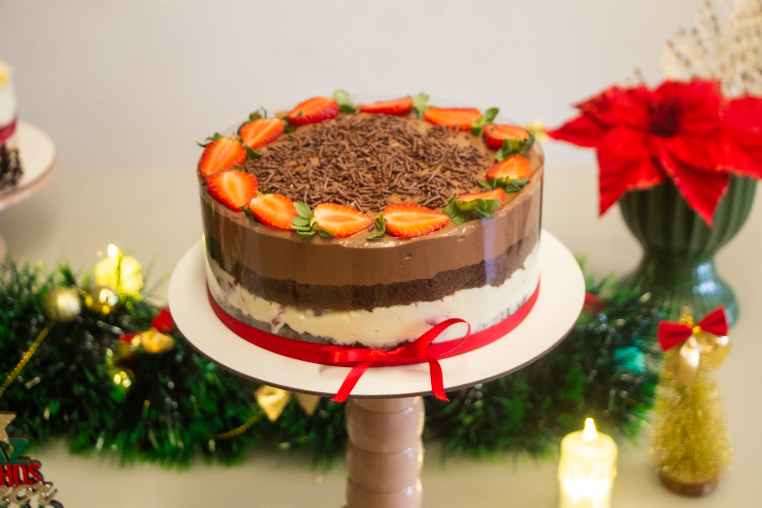 Torta Mousse (Ninho, Chocolate e Morango)