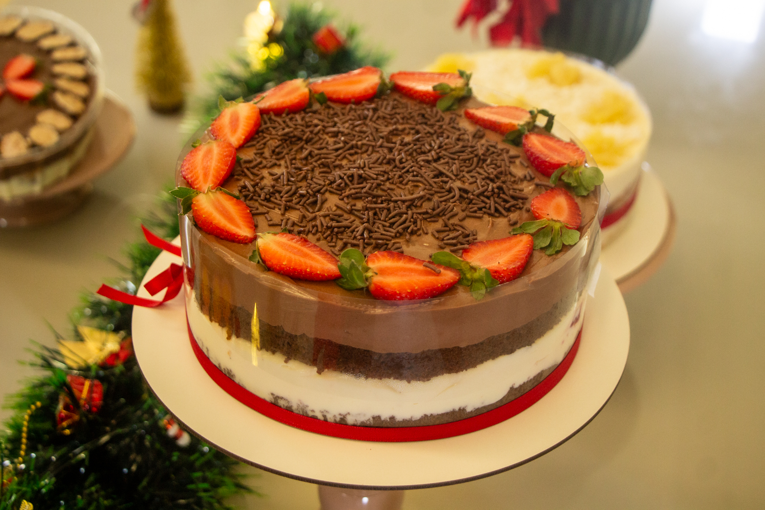 Torta Mousse (Ninho, Chocolate e Morango) - Imagem 3